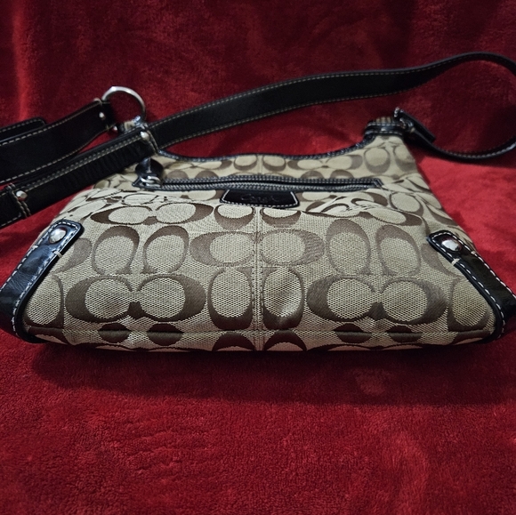 Coach Vintage Chelsea Medium Signature Brown and Tan Canvas Shoulder/Crossbody - Picture 4 of 13